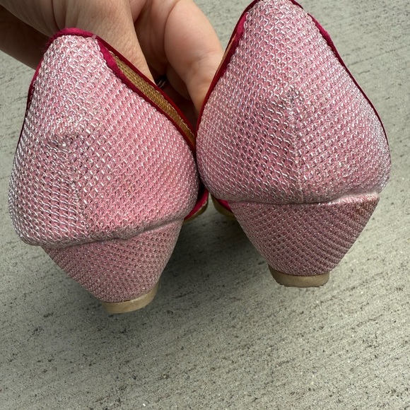 Disney Mulan Red and Pink Heels with Ornate Design - Picture 6 of 8